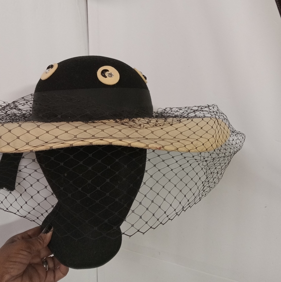 Vintage DoeSkin Veiled Hat 100% Wool Rhinestones 1/2 Moon, Felt  Embellishments - Picture 4 of 6